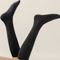 Pikkukuva 3 / 5: Luistelusukat, vaaleat, läpinäkymättömät polvisukat, luisteluun tarkoitetut nailonsukat (Calf socks) Black * Black