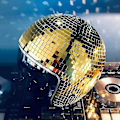 Pikkukuva 2 / 5: Disco-pallokypärä Ulosvedettävällä Visiirillä, Jännittäviä Tarvikkeita Yökerhoon ROSE GOLD