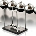Miniatyrbilde 4 av 4: Newtons Vugge - Klassisk skrivebordsleke for ledere