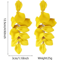 Miniatyrbilde 4 av 5: Akryl Roseblad Øredobber Dangle Overdrevne Blomster Øredobber Dråpe Floral Duske Øredobber Yellow