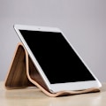 Pikkukuva 5 / 5: SAMDI Puinen Universaali Tablet PC Puhelin Teline iPad Samsung Tabille Walnut Wood*