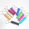 Miniatyrbild 4 av 5: Aluminiumlegering Dubbelfrekvens Survival Whistle Dubbelrör Utomhus Survival Survival Whistle Utrustning EDC Tools Outdoor Whistle (5st, slumpmässig färg)