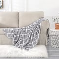 Miniatyrbillede 5 af 5: Flannel Fleece Tæppe Twin Size, Super Bløde og Behagelige Plys Tæpper, Letvægts Mikrofiber Tæppe til Sofa Seng, 150 x 200 cm, Marokkansk Grå