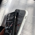 Miniatyrbillede 2 af 5: Til iPhone 12 Pro Max hvid + sort knækket krog frostet telefoncover 2 stk