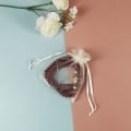 Miniatyrbillede 4 af 6: 100 stk. beige smykketaske snøre organza stofpose mini slikpose små gave smykker øreringe