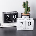Miniatyrbild 2 av 7: Träskrivbordskalender 2022-2023, evigt dagligt blockkalender Månad Datumvisning för lantgårdskontor rustika dekorationer (vit)
