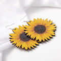 Miniatyrbillede 2 af 5: Håndlavede solsikkeøreringe i træ med rustfri stål ørekroge, gule marguerit dråbeøreringe \"You are My Sunshine\" smykker, mode fødselsdagsgaver til kvinder