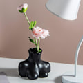 Miniatyrbild 4 av 5: Blomvas, Blomstervas i kroppsstil, Svart glansig Cramic Vas, Handpläterad Skulpturvas, Dekor Blomkruka för Hemmakontoret Bröllopsfest Semester(B