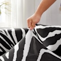 Miniatyrbild 6 av 7: Sektionssofföverdrag L-form soffunderlag 2 st Stretch Elastisk L-typ schäslong soffa Möbelskydd för vardagsrumsdjur Barn (svart vit