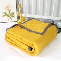 Miniatyrbild 1 av 5: Ice Täcke Sommarkyltäcke för varma sovare och nattsvettningar, svalkande täcke - Dubbelsidig kyleffektfilt Cooler Fiber（100 ×140cm） yellow