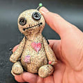 Pikkukuva 4 / 4: Voodoo-nukke, kartioteline