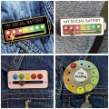 Miniatyrbild 2 av 8: My Social Battery Brosch Rolig Emalj Pin Creative Lapel Pin A C