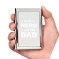 Miniatyrbild 2 av 6: Farsdag I HAVE A HERO I call him DAD . Korthållare m Gravyr