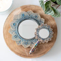 Pikkukuva 2 / 2: SJU Chakra Handspegel I Lotus Blommaform m Vintage Effekt