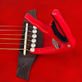 Miniatyrbild 3 av 5: Snabbt Byte Kapodaster för Akustisk/Elektrisk Gitarr Ukulele Universal Röd