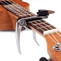 Miniatyrbild 4 av 5: Gitarrkapo med plektrumhållare för kromad elektrisk akustisk folkgitarr