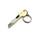 Miniatyrbild 2 av 3: Nyckelring med paketkniv - vit