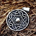 Miniatyrbilde 1 av 5: Pendant - Nordic Mythology - Shield with Celtic knot