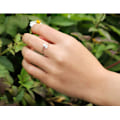 Miniatyrbild 3 av 4: Vacker ring av hög kvalitet med strasskristaller