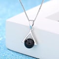 Miniatyrbilde 4 av 4: Triangle necklace - silver color with black imitation pearl