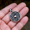 Miniatyrbilde 5 av 5: Pendant - Nordic Mythology - Shield with Celtic knot