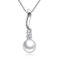 Miniatyrbild 1 av 4: Silverfärgat halsband med imitations pärla