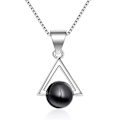 Miniatyrbilde 1 av 4: Triangle necklace - silver color with black imitation pearl