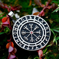 Miniatyrbillede 2 af 5: Pendant - Nordic Mythology - Vegvisir with runes and a red stone