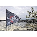 Miniatyrbillede 5 af 5: Piratflag til udendørs og piratfester (2 stk., sort + rød)