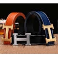 Miniatyrbilde 2 av 3: Elegant H Gullspenne Formell Belte for Menn og Kvinner - Hvit Flat Design