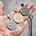 Pikkukuva 2 / 5: Pyhän Benediktuksen Exorcism-riipus miesten ja naisten kaulakorut, ruostumaton teräs, punk-trendikäs amulet-koru, luova lahja