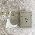 Pikkukuva 2 / 2: Posliini Tikkuaskin "Sealed with a Kiss" | Rakkaus Muistolahja East of India