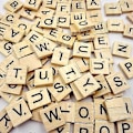 Pikkukuva 5 / 5: 100 puista kirjainlaattaa, Scrabble-kirjaimia askarteluun