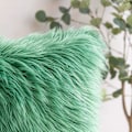 Miniatyrbillede 5 af 5: SZTXJ Sæt af 2 Kunstpels Pudebetræk Luksus Pudebetræk Bløde Dekorative Pudebetræk Fuzzy Pudebetræk til Seng/Sofa, Grøn 18 x 18 Tommer