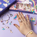 Miniatyrbild 3 av 6: 2024 Julkalender med 24 Dagar för Enhörningar - Julklapp för Flickor och Barn - Smycken DIY Armband Charm Pärlor Hänge Gör-Det-Själv Kit Blind Box
