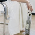 Miniatyrbilde 5 av 5: Glitrende diamant-rhinestone-vinpose med elastisk nett og robust håndtak, bryllupsgave