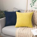 Miniatyrbillede 4 af 5: Pakke med 2 fløjlsbløde, ensfarvede, dekorative, firkantede pudebetræk til sofa, soveværelse, bil, 26 x 26 tommer, mørkeblå