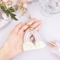 Miniatyrbillede 3 af 5: Vævet regnbue-kvast nøglering Boho regnbue-kvast charme Makrame regnbue-kvast nøglering Bilnøglering holder taske pung