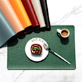 Miniatyrbild 3 av 5: Set med 2 orange placemattor, 45x30 cm, PVC-placemattor, modernt konstläder, hem, hotell, café, restaurang, vattentät