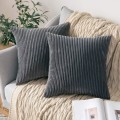 Miniatyrbillede 1 af 5: Pakke med 2 fløjlsbløde, ensfarvede, dekorative, firkantede pudebetræk til sofa, soveværelse, bil 18 x 18 tommer 45 x 45 cm grå