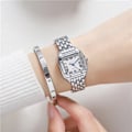 Miniatyrbilde 7 av 7: Klokker for kvinner, firkantet design, gulllegering armbånd, luksuriøs dameklokke med romertall, 2024 Silver