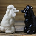 Miniatyrbild 3 av 6: Simulering handritad tecknad pudel keramikkruka
