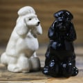 Miniatyrbild 4 av 6: Simulering handritad tecknad pudel keramikkruka