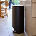 Pikkukuva 2 / 2: JOSEPH JOSEPH Arc Easy-Push Matte Black Pedal Bin 30L