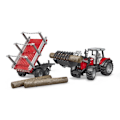 Pikkukuva 3 / 3: MASSEY FERGUSON 7480 traktori haarukalla ja puunkuljetusperävaunulla - BRUDER