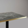 Pikkukuva 3 / 4: Pöytä 70 x 70 cm - Pyöreä malli, metallinen kivi messinkireunalla Grå