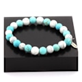 Pikkukuva 1 / 3: Kivet ja Mineraalit. Howlite + Turquoise Beads Rannekoru 8 mm. Tehty Ranskassa. vitt och blått