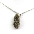 Miniatyrbillede 1 af 3: Sten og mineraler. Rå gips halskæde. 14,25 ct. Marcieu, Isère, Frankrig.
