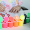 Miniatyrbillede 3 af 3: PRIMO 416TB18ASP Fint akrylmalingssæt i 25 ml gryde. Multifunktions etui med 12 normale farver, 4 fluorescerende, guld, 12 normala färger, 4 fluorescerande