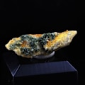Pikkukuva 1 / 2: Kivet ja mineraalit. Oliveniitti. 23,0 ct. Cap Garonne, Le Pradet, Var, Ranska.